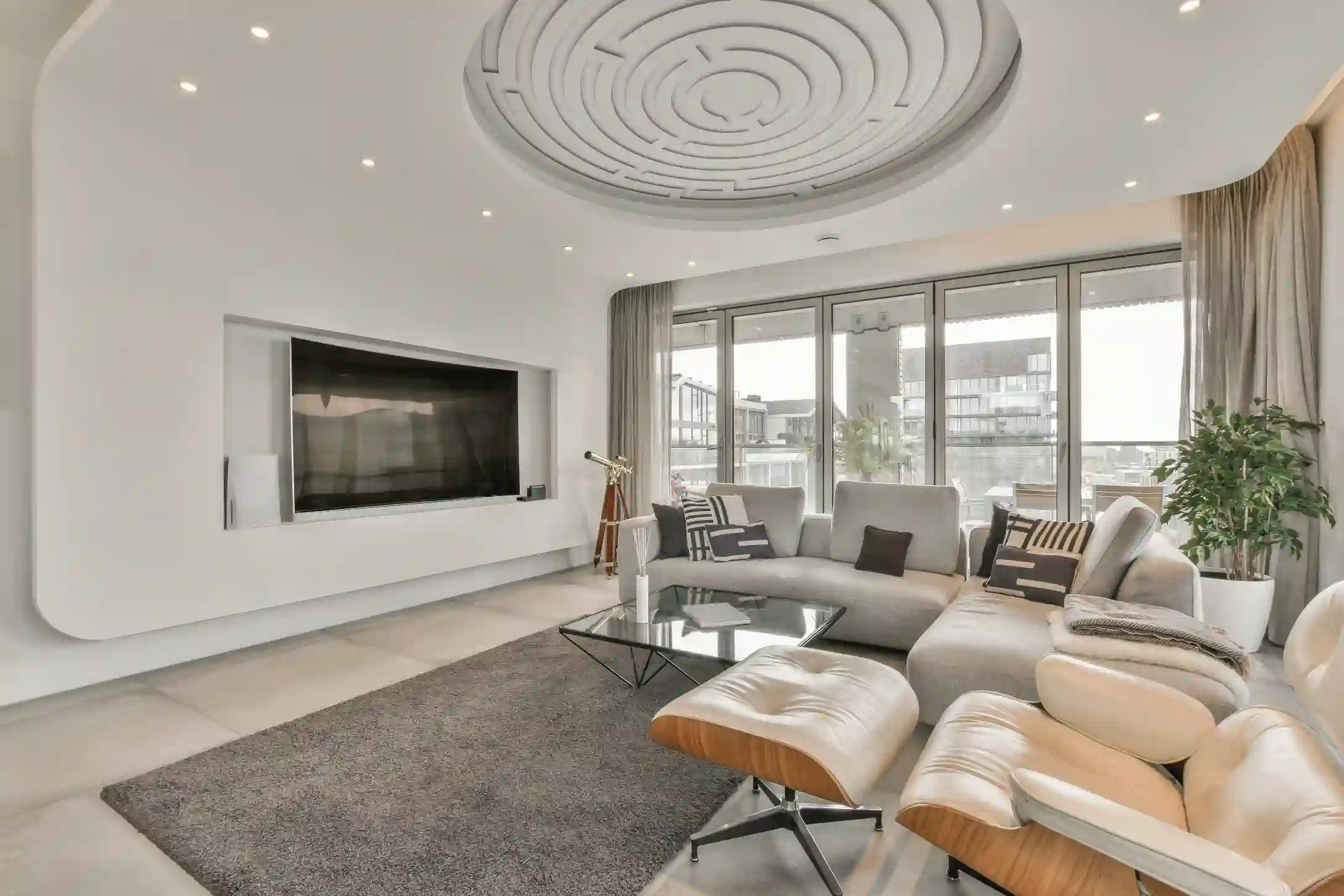 Airbnb how much can I make in Dubai with a modern holiday rental apartment